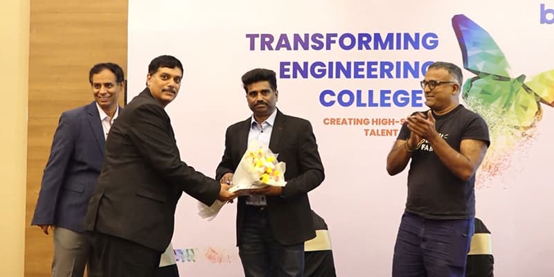 Our CSO & Co-founder, Sricharan Tadepalli felicitating Chakravarthi Mittapali from Narasaraopeta Engineering College on the sidelines of our successful event "Transforming Engineering Colleges"