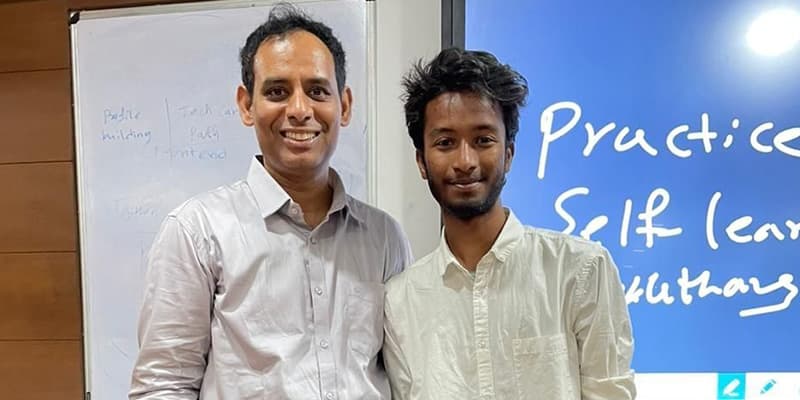 Our CEO & Co-founder, Karun Tadepalli with an IT Aspirant from Parul University